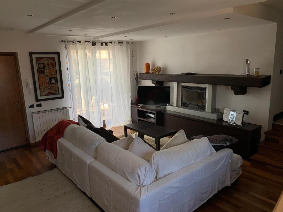 Near Como, Charming Apartment With Fireplace Grandate Exterior photo